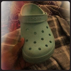 Im selling these crocs